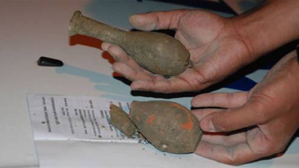 Tarihi mezardan gözyaşı şişesi çıktı