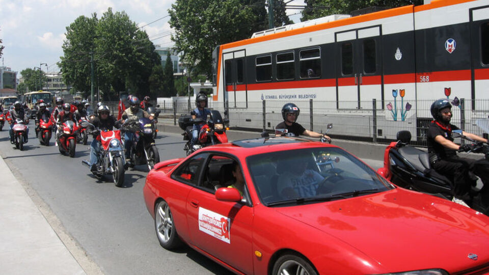 İstanbul'da ''şehitlere saygı'' konvoyu GALERİ