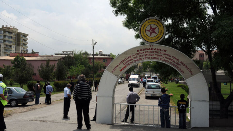 Üç kız kardeşe tecavüz