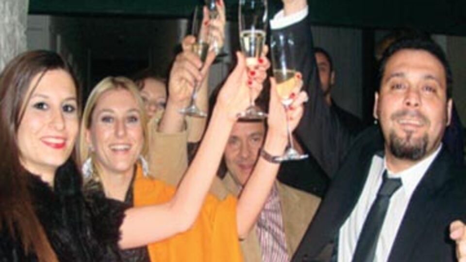 Popçu Yaşar sosyeteye girdi