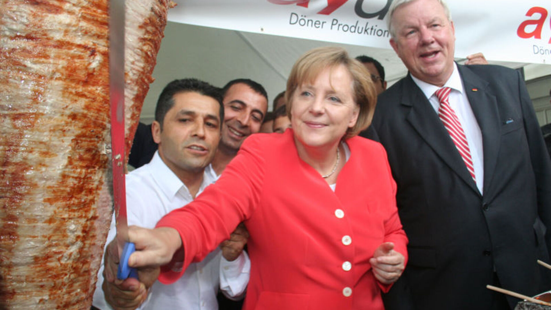 Merkel döner kesti
