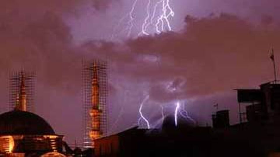 Meteoroloji'den İstanbul'a sağanak uyarısı