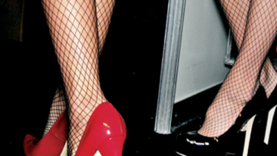 Topuklu ayakkabılar seksi gösteriyor