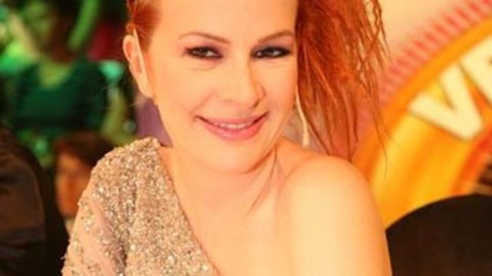 Çocukluk aşkıyla evleniyor