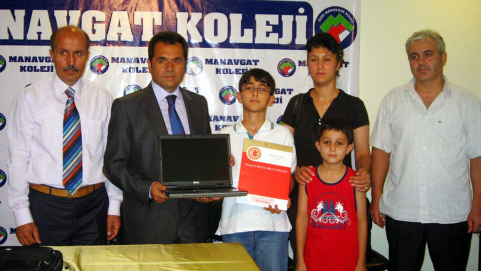 Şahin'den, SBS birincisine hediye