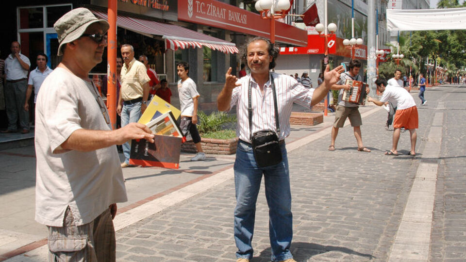 "Barış için 5 dakika hayatı durdurdular"