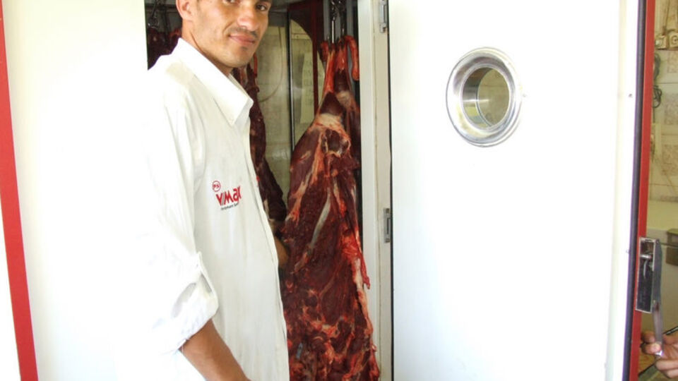 Deve eti satıyorlar!