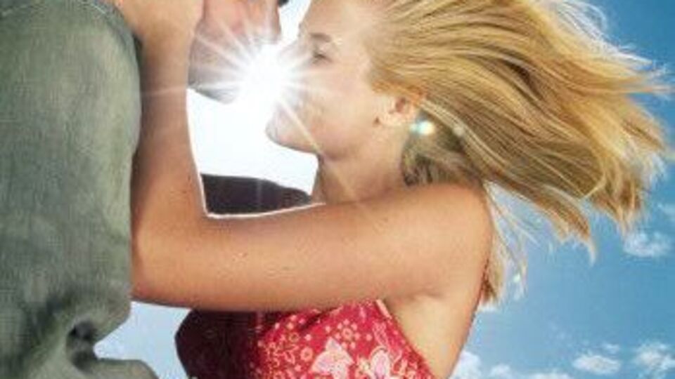 Erkekler hoşlandığını nasıl belli eder?