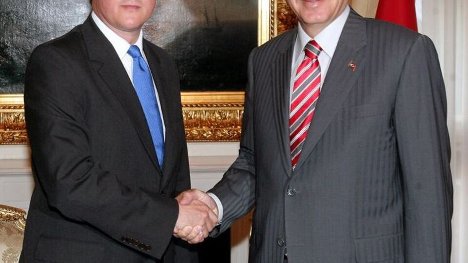 Cameron'ın ziyareti İngiltere basınında