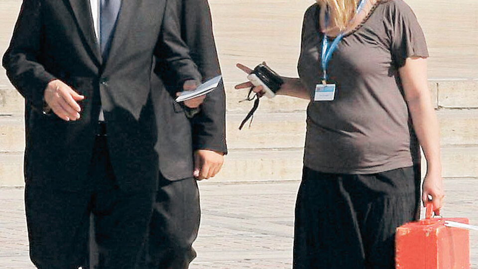 Kırmızı çantanın sırrı