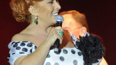 15 yıl aradan sonra yine sahnede