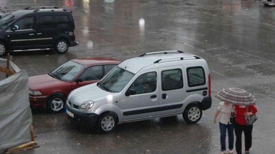 Yağmur Kütahya'yı felç etti