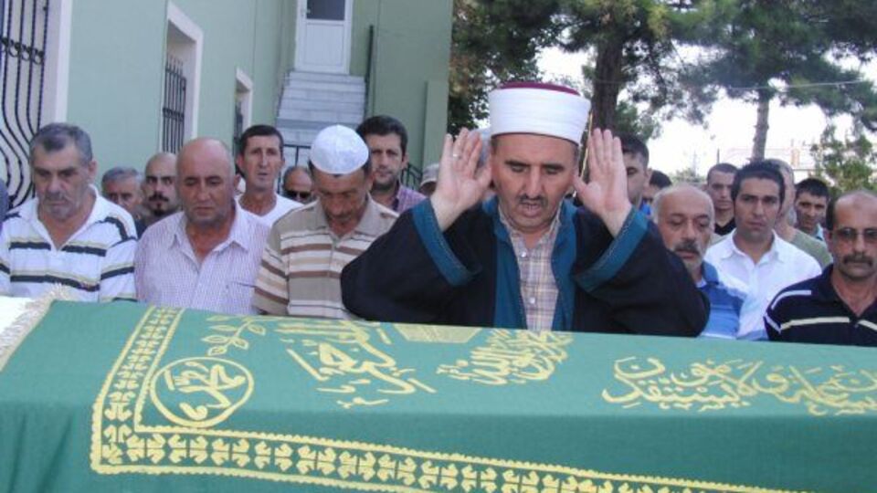 Ahmet öğretmen son yolculuğuna uğurlandı