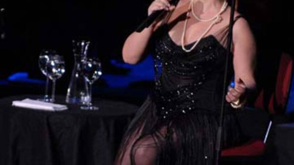 Serveti elinin tersiyle itti