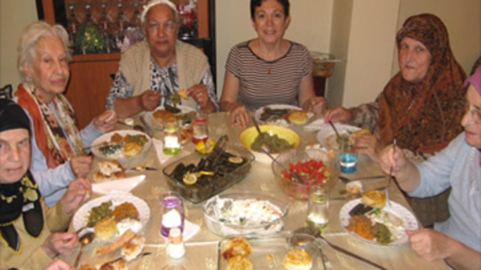 Darülacezelilere aile sıcaklığında iftar