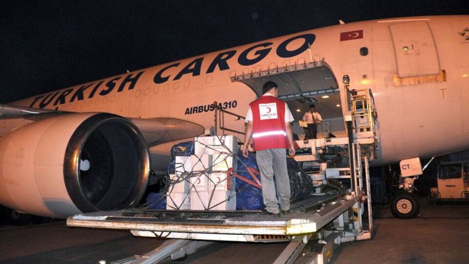 Türkiye'den Pakistan'a yardımlar sürüyor