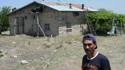 8 yıldır adada tek başına yaşıyor!