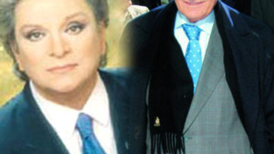 Fahrettin Aslan, Zeki Müren'i kuliste dövmüş