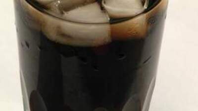 1 bardak kola bakın neler yapıyor?