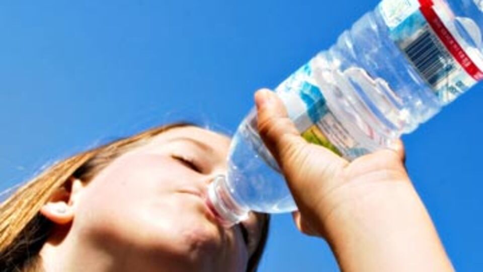 Yemeklerden önce su içmek kilo verdiriyor mu?