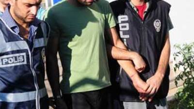 Camide saklanan katil yakalandı