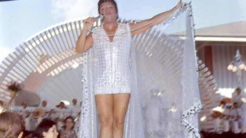 Ünlülerin olay yaratan pozları GALERİ