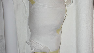 Sıcaklarda bebekleri kundaklamayın