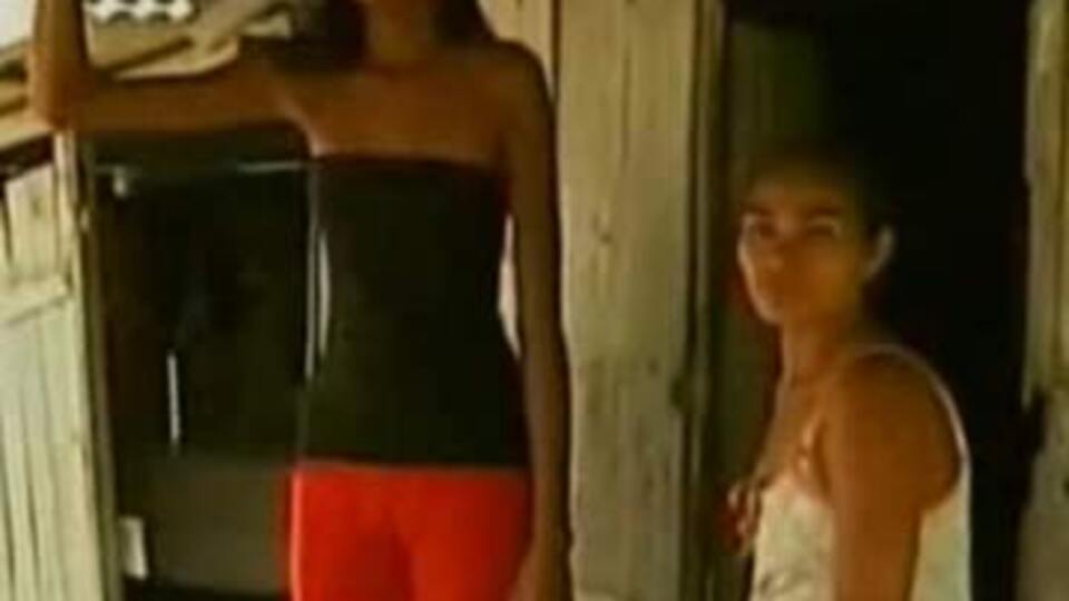 Dünyanın en uzun mankeni VİDEO