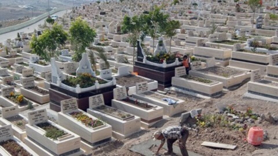 Mezarlıkta hırsız avı