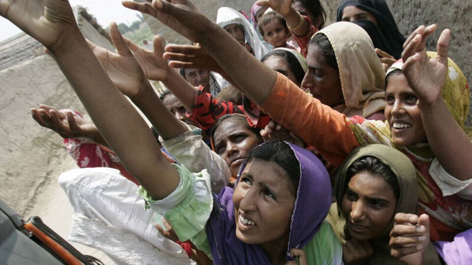 Cezaevinden Pakistan'a yardım