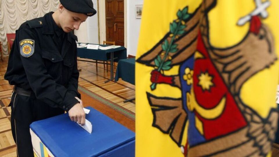 Moldova'da referandum başladı