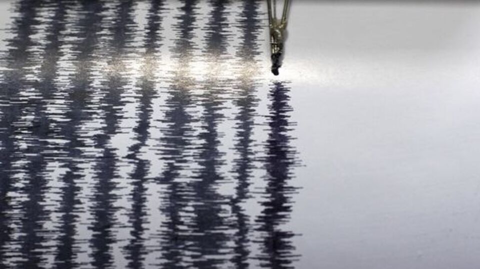 Girit ve Mora'da depremler