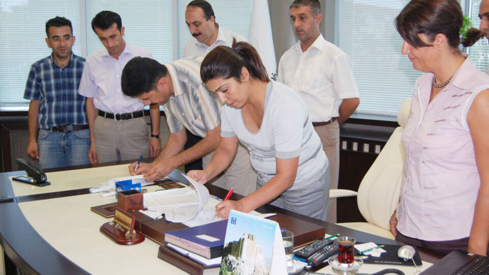 Eşini dövenin maaşı elinden alınacak