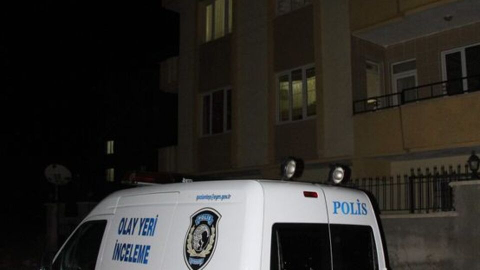 Ölü taklidi yaparak kurtuldu