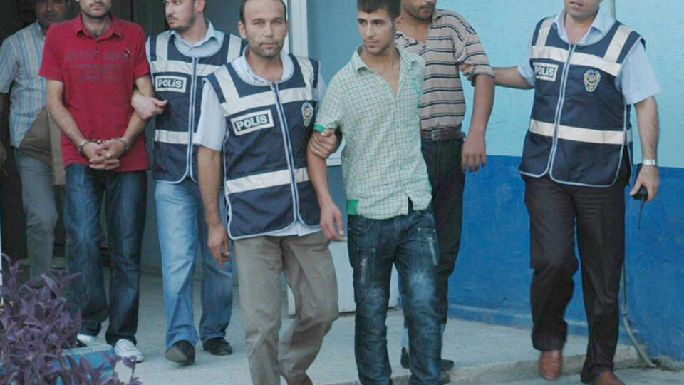 Eski eşinin evine molotof attı