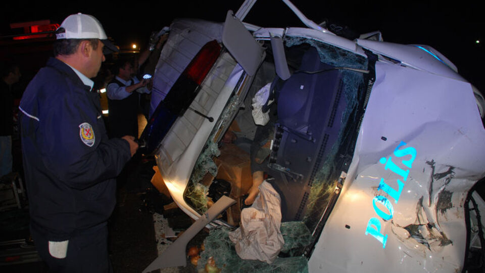 Trafik kazasında 1 polis şehit oldu