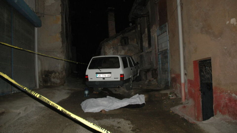 Çamaşır ipiyle kendisini astı