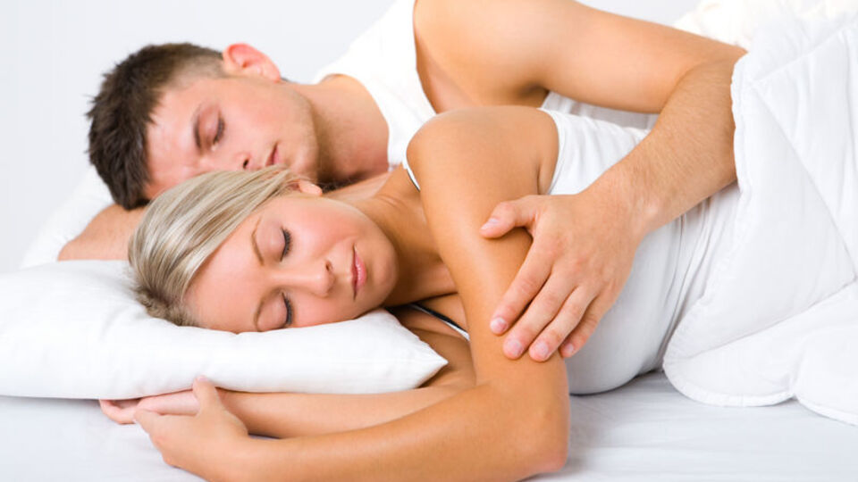 Uykuda yataktan düşen Parkinson riski taşıyor