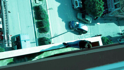 AK Parti binasında intihar şov