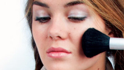 Doğal yollarla teninizin rengini açın