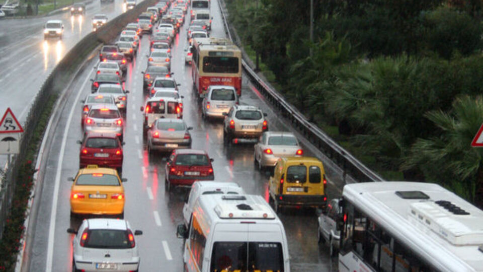 İzmir'in trafiği İstanbul'u geçti!