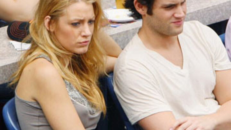 Dedikoducu kız artık yalnız GALERİ