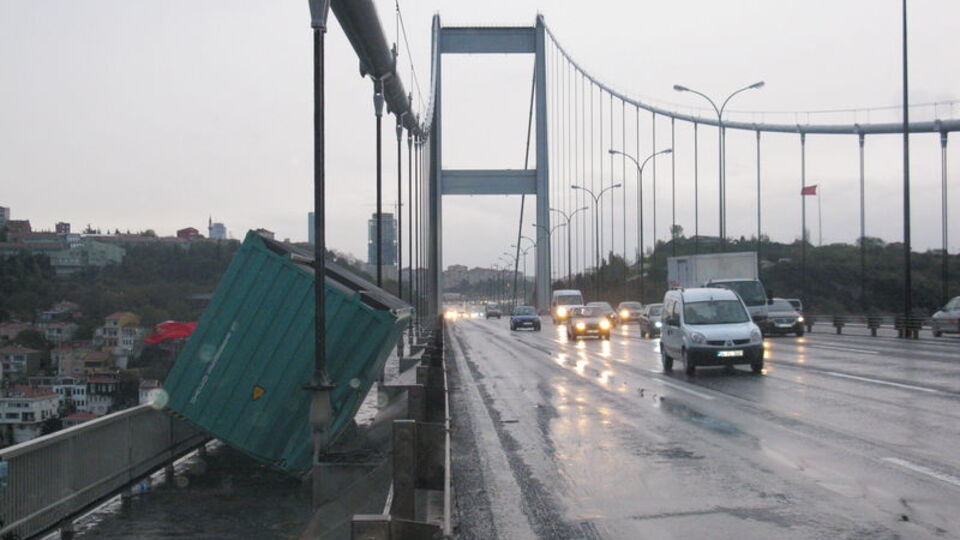 Konteyner tehlike oluşturmaya devam ediyor