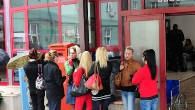 Travestinin cenazesi rehin kaldı