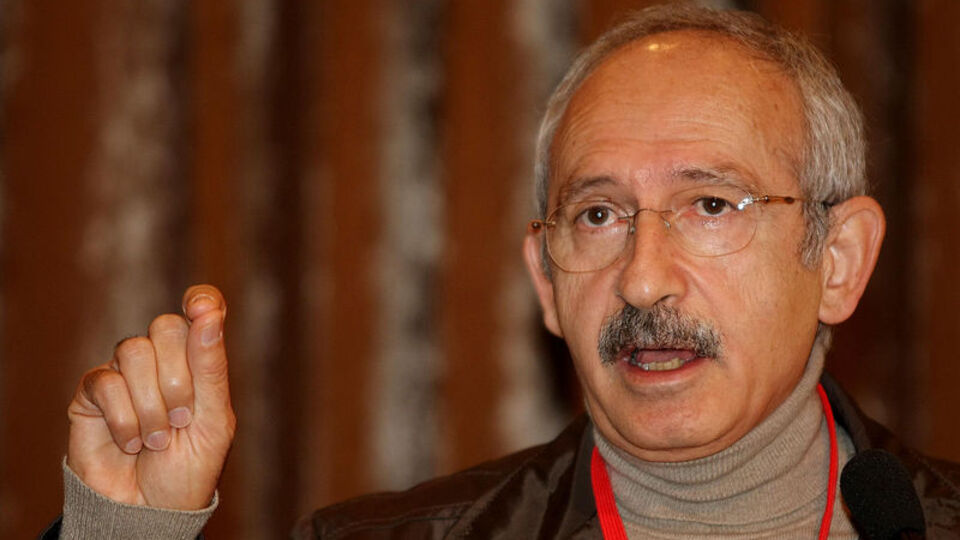 "Bu kadar bilgisiz bir insan ülkeyi yönetiyor"