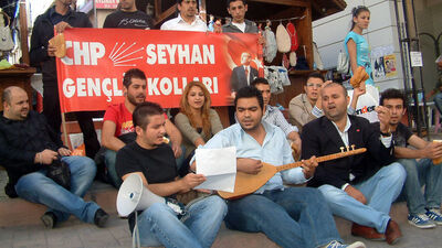 CHP'li gençlerin kuru soğanlı eylemi