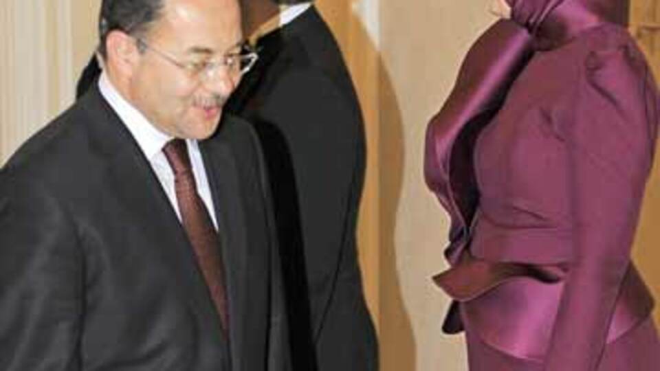 Kadın eli sıkmak haram mı?