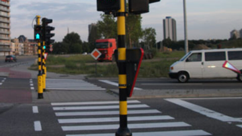 AB istedi, plakalar değişiyor