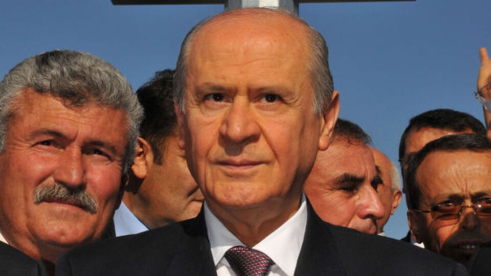 "Badem bıyıklılar ordusu kurmaya çalışma"