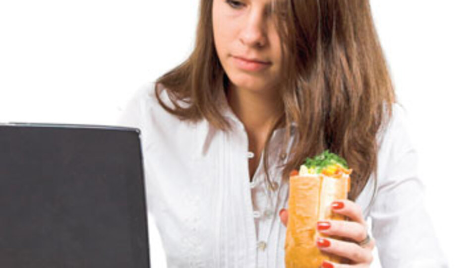 İşte öğle yemeği hamburger ve pizza demek!